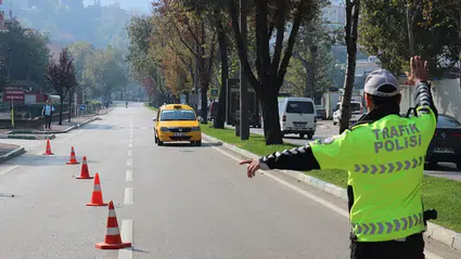 Ali Yerlikaya: Trafik cezaları 1 Ocak 2026’da yürürlüğe girecek, radar ve gereği yapıldı aplikasyonları geliştiriliyor
