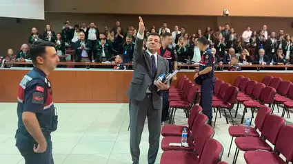 Ekrem İmamoğlu: "Mahkeme salonundaki birkaç saniyelik görüntümden mi korkuyorsunuz?"