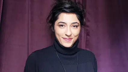 Kalben'in derin bacak dekolteli elbisesi olay oldu: Kimseye ayıp borcum yok