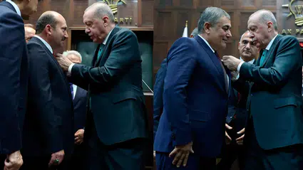 CHP ve Yeniden Refah'tan istifa eden iki belediye başkanı AK Parti'ye katıldı