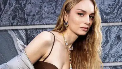 Nilperi Şahinkaya'nın aşk pozu sosyal medyayı salladı