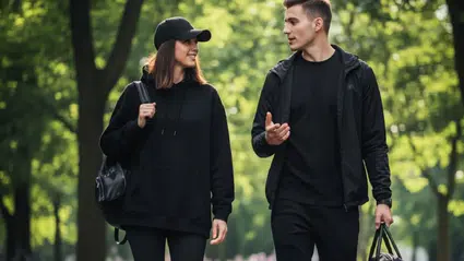 Sürekli siyah giyenlerin gizli dünyası: Psikologlar bu davranışın altındaki gerçekleri açıkladı