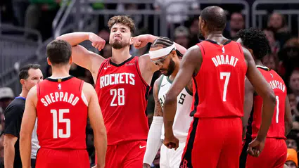 Alperen Şengün, Antetokounmpo'ya karşı yine galip