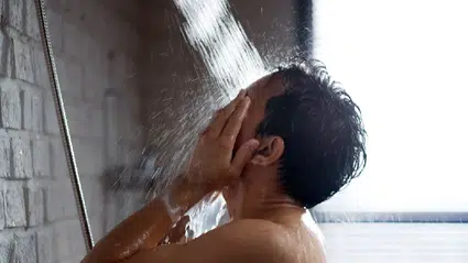 Duş alırken bunu fark edemiyorsanız dikkat: Demans işareti olabilir