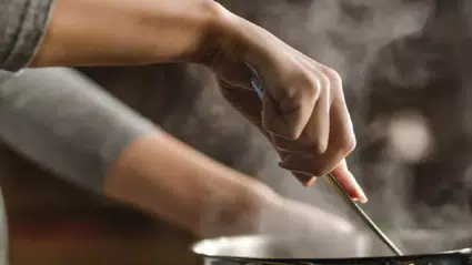 Bu yemekleri asla tekrar ısıtmayın! Uzmanlar uyardı: Ölümcül zehirlenmelere yol açabilir