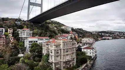 Fatih Sultan Mehmet Köprüsü altında 130 yıllık Zeki Paşa Yalısı satışta: Türkiye'nin en pahalı evini kim alacak?