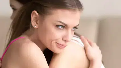 Psikolojiye göre sizi çekemeyen birini ele veren 5 net davranış