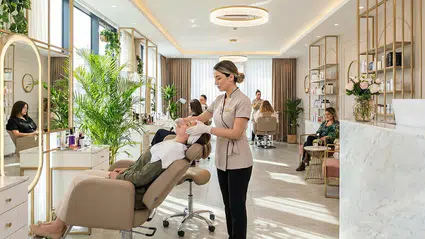 Güzellik sektöründe "nitelikli eleman" krizi: Maaşlar dudak uçuklatıyor ama uzman yok!