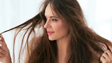 Soğuk havalarda saçlar neden bir anda bozuluyor? Uzmanlar uyardı: Bu 10 hata saçı mahvediyor!