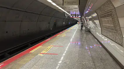 Şişhane metro istasyonundaki intihar girişimi sebebiyle seferlerde aksama