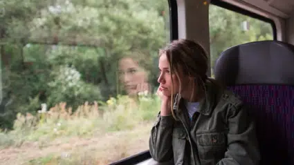 Zihin neden sık sık “dalışa geçiyor”? Dalıp gitmenin psikolojisi ve evrimsel kökeni