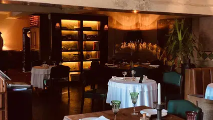 Mehmet Akif Ersoy dosyası derinleşiyor: Ünlülerin gizli mekanı Kütüphane’ye narkotik baskını