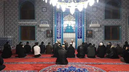 Teravih Namazı Hakkında Merak Edilenler! Teravih Kaç Rekattir ve Nasıl Kılınır? Saat Kaça Kadar Kılınabilir? Vitirden Sonra Teravih Kılınabilir mi? Evde Gece 12'den Sonra Teravih Namazı Kılınır mı?