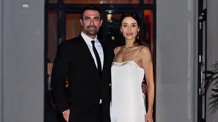 “Binbir Gece Masalları” dizisinin başrol oyuncuları Cansu Dere ve İbrahim Çelikkol'un alacağı ücret sosyal medyada gündem oldu