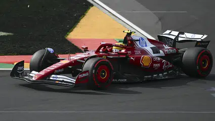 Lewis Hamilton, Çin Grand Prix'si sprint sıralama turunda ilk sırayı aldı