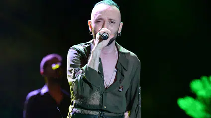 Mabel Matiz’den yeni marş gibi şarkı: “Gök Mavi” yayında