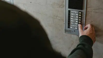 Kapı kapı dolaşan sahte görevlilere dikkat: Kimlik bilgilerinizi vermeyin!