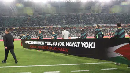 Konyaspor-Galatasaray maçında duygulandıran seremoni: Gazze'de sakatlanan Filistinli çocuklar sahadaydı