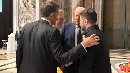 Papa Franciscus’un cenaze töreninde bir araya gelen dünya liderlerinden savaş ve barış görüşmesi