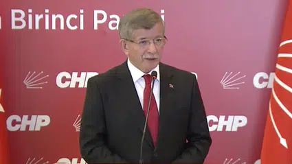 Sarışın Ahmet Davutoğlu sosyal medyada viral oldu