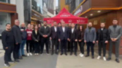 Trabzon'da CHP'nin İmamoğlu standına bıçaklı saldırı gerçekleşti!