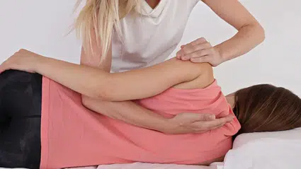 Sosyal medya fenomeninin kayropraktik tedavi sırasında atardamarı koptu