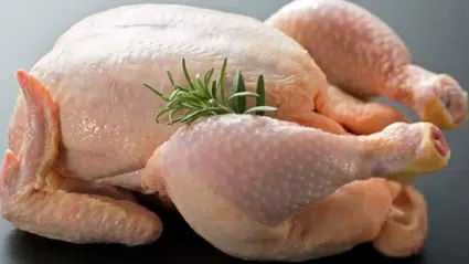 Tavuk yiyen erkek dişileşir mi? Ereksiyon problemleri, cinsel sağlık bozuklukları, meme büyümesi...