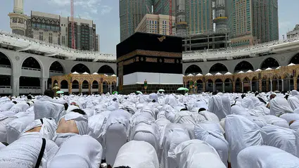 İzin almadan hacca gidenlere 10 yıl ülkeye giriş izni yok!