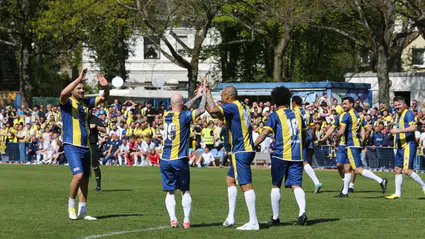 Fenerbahçe ile Schalke 04 efsaneleri Almanya’da dostluk maçında buluştu