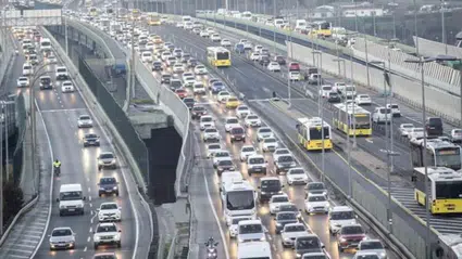9 günlük tatil sonrası İstanbul’da trafik yoğunluğu yüzde 78’e yükseldi
