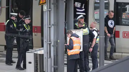 Hamburg tren istasyonunda bıçaklı saldırı: 17 yaralı, bir kadın gözaltında