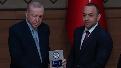 Cumhurbaşkanı Erdoğan, 'yılın haber sitesi ödülü'nü Yeni Akit'e verdi