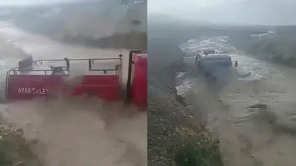 Ankara Ayaş'ta itfaiye aracı sele kapıldı
