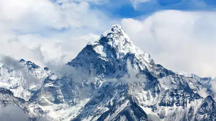 Everest'e tırmanan Filipinli dağcı aşırı yorgunluk nedeniyle yaşamını yitirdi