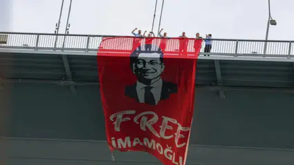 Boğaziçi Köprüsü’ne “Free İmamoğlu” pankartı asan 6 CHP’li vekil hakkında soruşturma