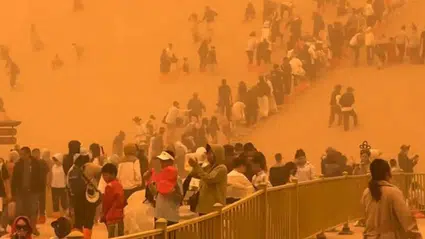 Çin'de kum fırtınası sebebiyle 10 bin kişi tahliye edildi