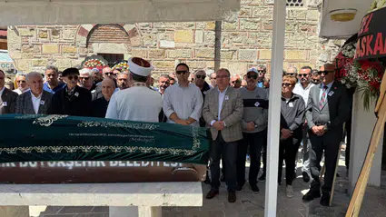 Fotoğraf sanatçısı Sırrı Göçen, Eski Foça'da son yolculuğuna uğurlandı