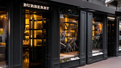 İşçilere çıkış, CEO’ya milyonluk maaş: Moda devi Burberry’den tepki çeken ödeme