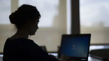 Uzun süre oturmak beyni küçültüyor