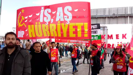 Ankara'da 1 Mayıs etkinliğinde yüzbinler AKM önünde toplandı: 'Her yer Taksim her yer direniş' sloganları atıldı