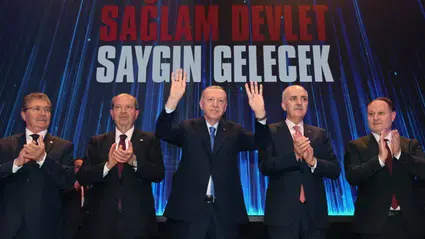 KKTC'de Erdoğan'ın açılışına Türkiye'den götürülen kalabalık dönüşte kriz çıkardı: İçki ve sigara kuyruğunda kavga