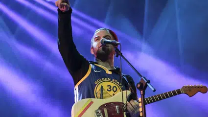 Athena, İngiltere'de vereceği konseri vize çıkmadığı için iptal etti