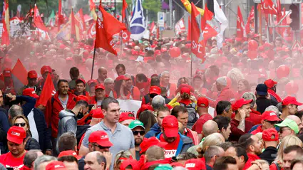 Belçika'da kamu çalışanları, hükümetin kemer sıkma politikalarına karşı greve gidiyor!