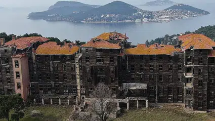 Dünyanın en büyük ikinci ahşap binası otel oluyor: Rum Yetimhanesi için tartışmalı karar