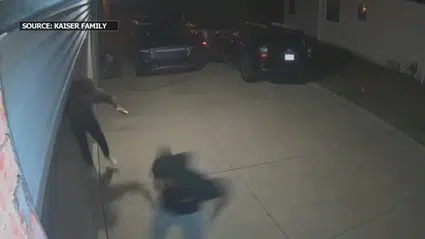 Floransa Polisi, TikTok trendi haline gelen kapı tekmeleme şakası konusunda uyarı yapıyor!