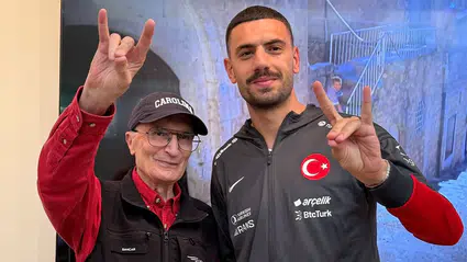 Aziz Sancar ve Merih Demiral bir araya geldi: Sancar imzaladığı kitaba "Tanrı Türkü Korusun!" yazdı