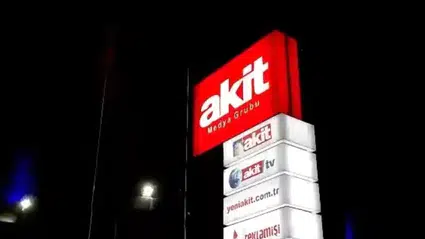 Ferdi Zeyrek’e saygısızlık protestosu: Akit TV önünde polis müdahalesi