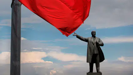 Ünlü devrimci Lenin'in Orta Asya’daki en büyük heykeli kaldırıldı