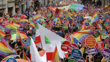 Beyoğlu'nda Onur Yürüyüşü öncesi tüm açık alan etkinlikleri yasaklandı