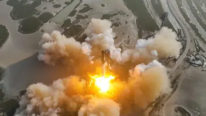 SpaceX'e ait Starship roketi test öncesi patladı